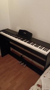 Pianoforte digitale VEVOR, 88 tasti, pianoforte elettrico, doppia tastiera e altoparlante, semplice custodia 200 toni e ritmi, supporto Bluetooth/USB/MIDI Foto del cliente 1