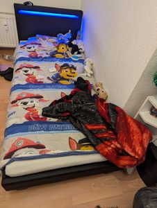 Juskys Polsterbett Paris 90 x 200 cm mit LED, Lattenrost & Kunstleder Grau Kunden-Foto 1