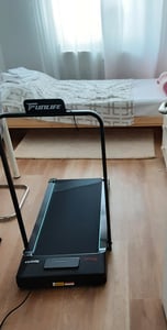 FunLife F1 Walking Pad klappbar – 3-in-1 Untertisch Laufband mit Haltegriff, 1–8 km/h, kompakt & leise für Zuhause, Büro & Homeoffice Kunden-Foto 22