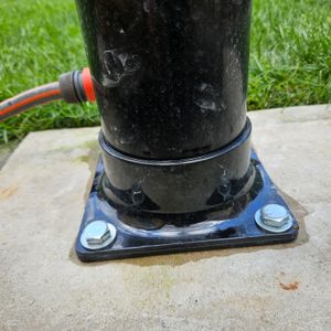 KESSER® Solardusche 40- 60 Liter Solar Gartendusche | warmes Wasser |  max. 60°C | Inkl. Metall-Duschablage & Schutzhaube | Pooldusche Camping| Regenduschkopf und Wasserhahn Gartenschlauch-Anschluss Kunden-Foto 2