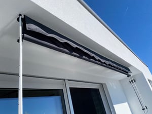 250 x 180 cm Klemmmarkise mit Handkurbe, ohne Bohren, Höhenverstellbare Balkonmarkise, Sonnenschutz Markise für Terrasse Balkon Veranda (Grau) Kunden-Foto 3