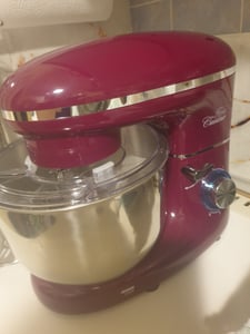 Küchenmaschine Lila 6L Schüssel - 1.500 WATT in Beere mit Planetenrührwerk inkl. Edelstahlschüssel, Schneebesen, Knethaken Kunden-Foto 17