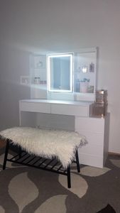 Toaletní stolek VASAGLE s osvětlením LED, nastavitelným jasem, se 6 zásuvkami bez stoličky Fotografie od zákazníka č. 1