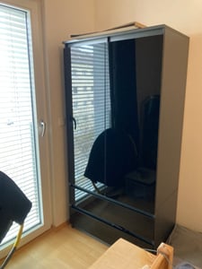 Kleiderschrank JOELLE 90 cm Anthrazit Grau / Weißglanz, Drehtürenschrank mit 2 Türen, 2 Schubladen, Kleiderstange und 3 Fächern, B90 x H180 x T50 cm Kunden-Foto 1