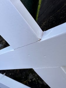 Gartenbank, Holzbank, Friesenbank weiß aus Akazienholz Kunden-Foto 5