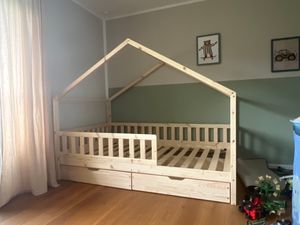 Crazy Pine Hausbett mit Schubladen 140x200 cm – Kinderbett aus Naturholz in Weiß – Bodenbett mit Stauraum und Abnehmbarer Barriere - Crazy House Kunden-Foto 12
