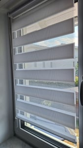Doppelrollo Duo Rollo Klemmfix ohne Bohren freihängend Lichtschutz für Fenster Grau 110x150cm, Klemmträger blickdicht Jalousie Seitenzugrollo für Tür Kunden-Foto 1