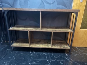 COSTWAY Estantería 2 en 1, estante para libros y consola, con 3 niveles, estantería independiente con 5 compartimentos abiertos y estructura de acero resistente hasta 150 kg, estante de almacenamiento de 109x34x76 cm, color marrón Foto del cliente 1