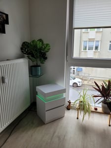 VASAGLE Beistelltisch mit Ladestation, 2er Set, Nachttisch mit Beleuchtung, Steckdosen, Geheimfach, Schubladen, modern, schwarz Kunden-Foto 3
