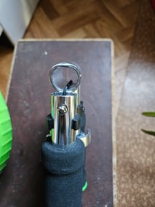 muuwmi Aluminium Scooter Neon – Tretroller, 125 mm, ABEC 5, , höhenverstellbar, LED-Leuchtrollen, grün-schwarz Kunden-Foto 3