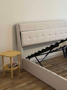 Flieks Lit rembourré 160x200cm avec sommier à lattes, Lit de rangement pour adolescents avec tête de rangement, Boxspring hydraulique Lit double, PU, Blanc crème Photo du client 1