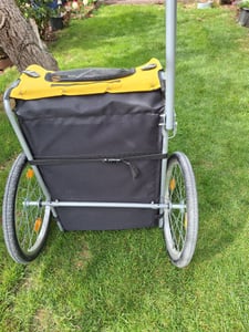Carrosse pour chien Remorque de vélo Pliable avec fenêtres en filet Drapeau orange Couleur Photo du client 3