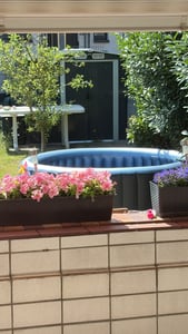 MSpa Whirlpool Comfort Bergen | 6 Personen Pool - In- & Outdoor Spa - 138 Massagedüsen - Fernbedienung - Aufblasfunktion per Tastendruck - 204x204 cm Kunden-Foto 1