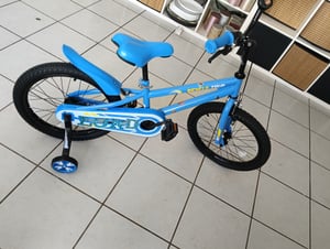 SucceBuy 18-Zoll-Kinderfahrrad im BMX-Stil mit Stützrädern, geeignet für Kinder von 110-140 cm, langlebig und leicht zu montieren, ideales Lernfahrrad für Jungen und Mädchen, blau Kunden-Foto 1