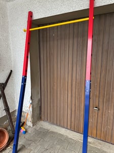 COSTWAY, sbarra singola per esercizi ginnastici, regolabile in altezza da 80 a 172 cm, stazione per trazioni in acciaio con portata fino a 330 kg, sbarra per trazioni per bambini e adulti, colore rosso Foto del cliente 3