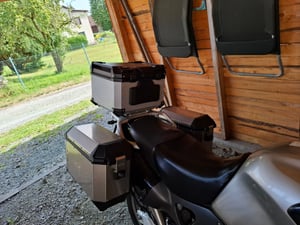 Top case en aluminium pour moto, avec intérieur en cuir et système de fixation rapide, de couleur noire. Coffre de moto en aluminium, livré avec 2 clés Photo du client 1
