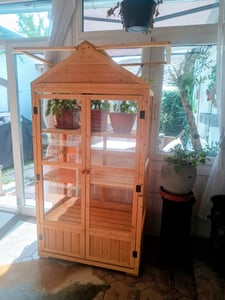 Invernadero de madera Outsunny, con puerta que se puede cerrar, con 4 niveles, de estilo natural Foto del cliente 5
