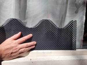 Fassadenprofile Traufenbelüftungsprofil wellenförmig, 87,3cm, PVC Schwarz, für Wellplattenprofil 5 geeignet, optimale Fassaden-& Dachbelüftung, Vogelabwehr Kunden-Foto 1
