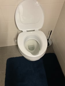 Drive Toilettensitzerhöhung ticco 2G mit Deckel - max 225 KG Kunden-Foto 2