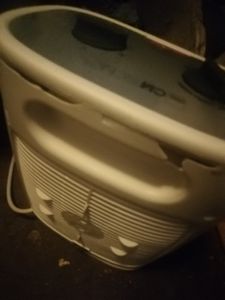 Clatronic® Heizlüfter inkl. Ventilatorfunktion, elektrische Heizung mit stufenlosem regelbarem Thermostat u. 2 Heizstufen, Heizstrahler oszillierend, Heizgerät für Bad, Küche, Garage – HL 3800 Kunden-Foto 1