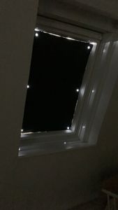 Thermo Dachfenster Rollo ohne Bohren, Verdunkelungsrollo mit Saugnäpfen, schwarz, 57x100 cm Kunden-Foto 1