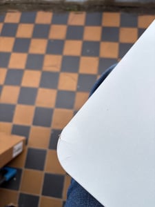 Bočný stolík s kolieskami Moderný jednoduchý stolík s nosnosťou 15 kg Obývacia izba Spálňa Pohovka Konferenčný stolík Nočný stolík Mobilný počítačový stolík Fotografia od zákazníka č. 4