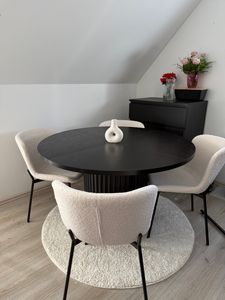 Tribesigns Esstisch Rund, 120 cm Esstisch Schwarz, für 4-6 Personen, Esszimmertisch Mit Stabilem Metallgestell, Moderne Esszimmermöbel Kunden-Foto 4