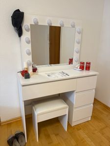 Aga Schminktisch mit Spiegel 12 LED Glühbirnen und gepolsterter Hocker Weiß matt Kunden-Foto 3