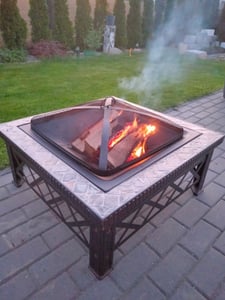 Outsunny 2-in-1 Feuerschale Ø75 x 58 cm Feuerstelle mit Funkenschutz Schürhaken Kunden-Foto 3