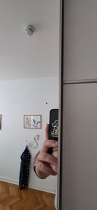 Šatní skříň s posuvnými dveřmi a zásuvkami 120 cm široká dvoudveřová bílá se zrcadlem Fotografie od zákazníka č. 2