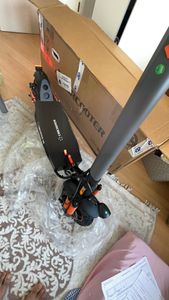 E Scooter con omologazione stradale 10 pollici off-road 80KM gamma, 4 velocità di controllo della velocità, 48V pieghevole scooter elettrico 150kg capacità di carico Foto del cliente 1