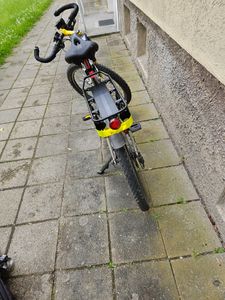OMNA | Hliníkový zadný nosič - univerzálny - 50 kg - Ľahký a robustný - Ideálny na výlety na bicykli Fotografia od zákazníka č. 1