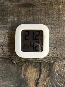 5x Digitales Thermo-Hygrometer Thermometer Luftfeuchtigkeitsmessgerät digital LCD mit hoher Genauigkeit Temperatur Feuchtigkeit Haus Büro Schwarz-Rund Kunden-Foto 1