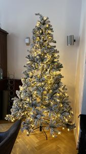 COSTWAY 225cm albero di Natale artificiale con neve incl. 1010 aghi in PVC, 450 luci LED bianco caldo e supporto in metallo, abete, albero di Natale, bianco Foto del cliente 17