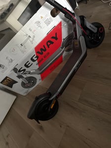 Ninebot by Segway 051902D, Klassischer Roller, Schwarz, 20 km/h, 100 kg, Unisex, 15 Jahr(e) Kunden-Foto 4