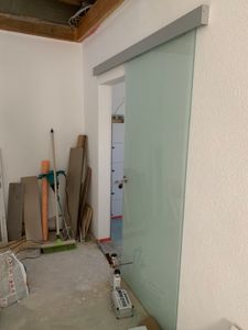 Mai & Mai Glasschiebetür komplettset Amalfi in 5-Milchglas Streifen, Griffart: Muschelgriff, BxH: 77,5x205cm, 15 mm Wandabstand, 8mm ESG-Sicherheitsglas Kunden-Foto 2