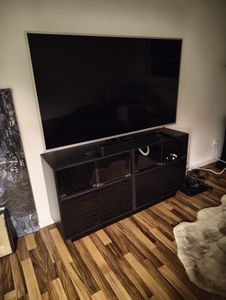 Merax LED-Sideboard 130cm mit Glas-Schiebetüren, Vitrine mit Stauraum, Kommode Wohnzimmerregal, matt Schwarz, modernes Design, LED-Beleuchtung Kunden-Foto 1