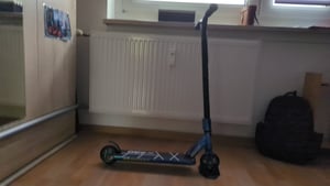 RE:SPORT® Stunt Scooter REVO PRO per bambini e adulti con cavalletto | monopattino acrobatico professionale con ruote inPoliuretanoda 110 mm e barra a Y | monopattino acrobatico con cuscinetti a sfera ABEC 9 | monopattino a pedali per trucchi Foto del cliente 1