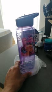 K-Pop Demon Hunters Plastic Drinks Bottle Kunden-Foto 1