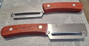 2er-Set 2-in-1 Multifunktions-Gemüseschäler mit Flaschenöffner und Holzgriff, ideal für Zuckerrohr, Kartoffeln, Obst, Ananas, Kürbis, Papaya, Karotten Kunden-Foto 2
