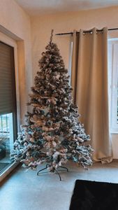 COSTWAY 225cm albero di Natale artificiale con neve incl. 1010 aghi in PVC, 450 luci LED bianco caldo e supporto in metallo, abete, albero di Natale, bianco Foto del cliente 15