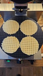 VEVOR kommerzieller Bubble-Waffelmaker Eierpfannkuchenmaschine 1400 W, Waffel Maker aus Edelstahl mit antihaftbeschichteter Backfläche, Temperatur- und Zeitregelung, für Restaurant Bäckerei Snackbar Kunden-Foto 1