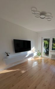 Sala PLATAN Mobile TV Mobile TV basso 280 cm (2x140) in bianco Appeso o in piedi lucido Foto del cliente 2