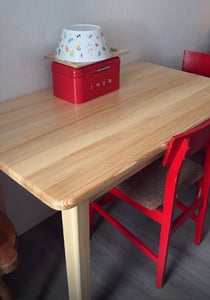 Mesa de madera maciza de pino, lacada, de 130 x 70 cm Foto del cliente 1