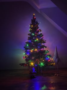 FCH Umelý vianočný stromček 213 cm, 870 konárov z PVC materiálu, špicatý vrchol biely nástrek Fotografia od zákazníka č. 11