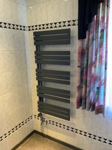 EMKE Handtuchtrockner Elektrisch Asymmetrie Badheizkörper mit Timing Thermostat Handtuchwärmer 762 x 600mm Anthrazit Handtuchhalter Heizkörper mit 400W Heizstab Kunden-Foto 1