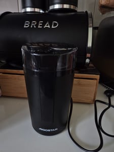 Aigostar - Elektrische Kaffeemühle Mahlgrad Einstellbar, Caffe Grinder Mixer Mühle Zerkleinerer für Kaffeebohne Leinsamen Nuss Gewürze Getreide, 200W Kunden-Foto 5