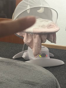 Detské hojdacie kreslo CARETERO Opti - otočné o 360 stupňov - moskytiéra - zelené Fotografia od zákazníka č. 2
