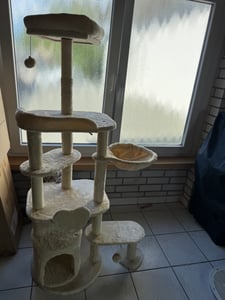 COSTWAY 149 cm hoog, meerlaags krabboom, speeltoren met sisal krabpalen, kattenhuis, manden, ligplaatsen en speelgoed – een avontuurlijke speelplek voor katten Klantenfoto 5