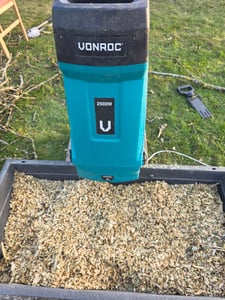 Vonroc Gartenhäcksler elektrisch 2500W - Messerhäcksler für Äste bis zu 45mm Kunden-Foto 1